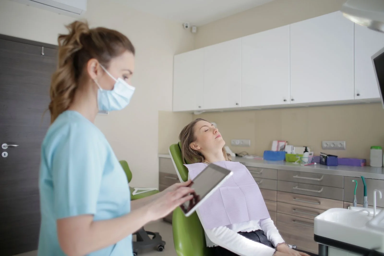 Medical professionals with X-ray monitor and equipment