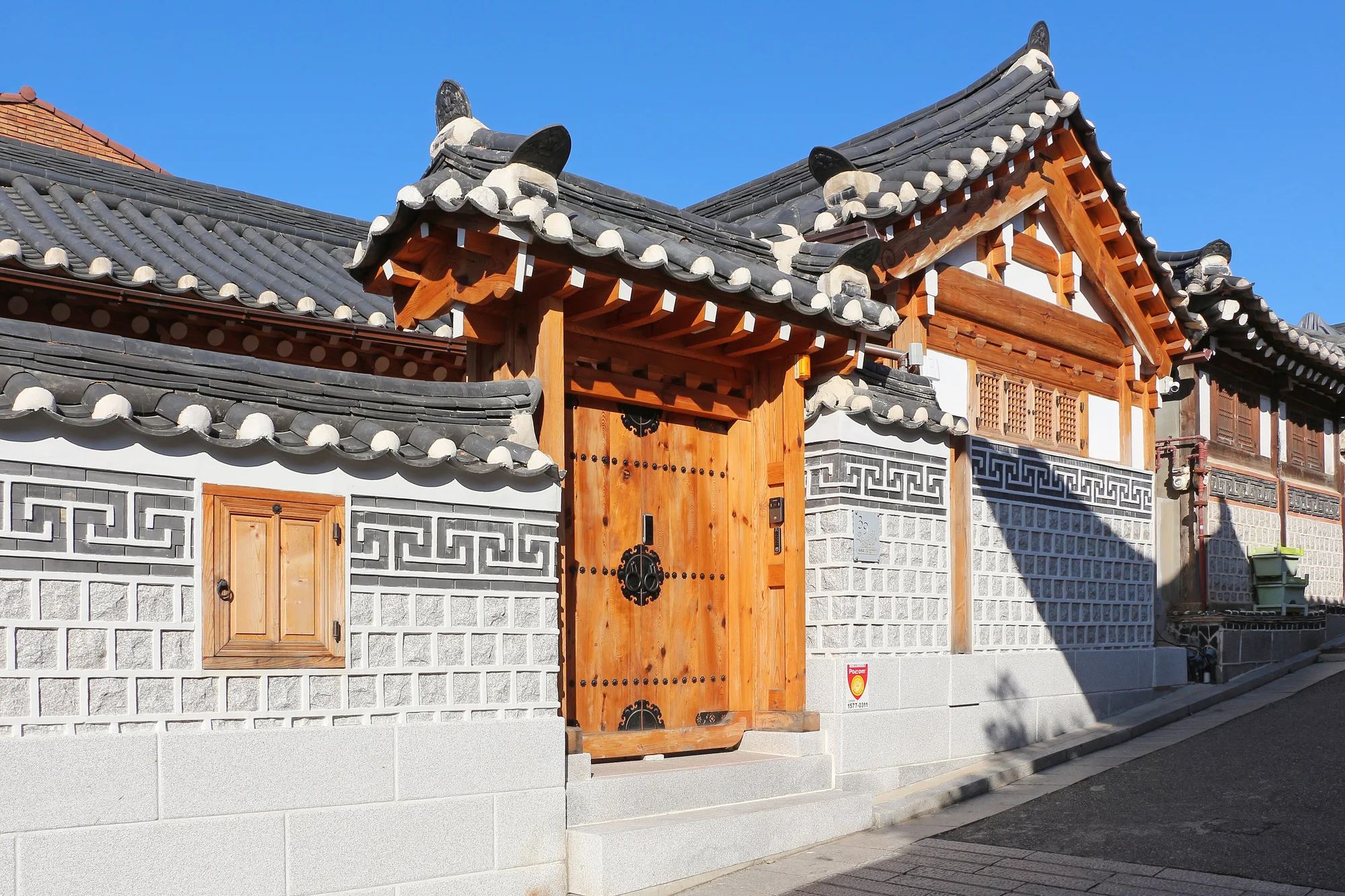Top K-Beauty Experiences for Visitors in Seoul — Budget, booking and written terms