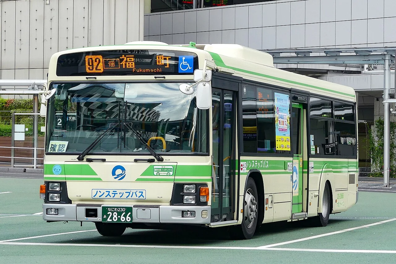韓国で市バスに乗る方法:タグイン、ベル、色 — 降車:いつベルを押すか、バックドアでのタッチ